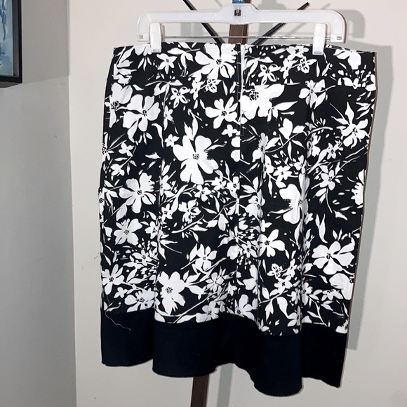 NWT Love & Kisses | Women’s Black & White MIDI Skirt - Size 1X - Picture 2 of 6